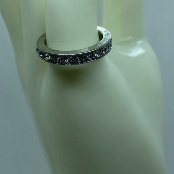 Silver-Tone Clear Rhinestone Band Style Ring Women's Size 6.5 - Picture 4 of 7